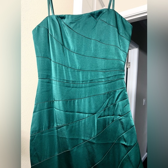 Emerald green gown/dress - Picture 4 of 13